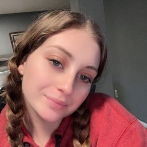 Meet your Posher, Elissa